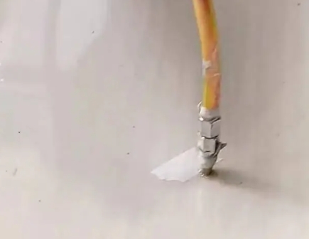 沭阳瓷砖空鼓维修公司专业解答在瓷砖铺贴过程中，如果使用的砂料过粗（如全部使用了粗砂），可能会导致以下问题