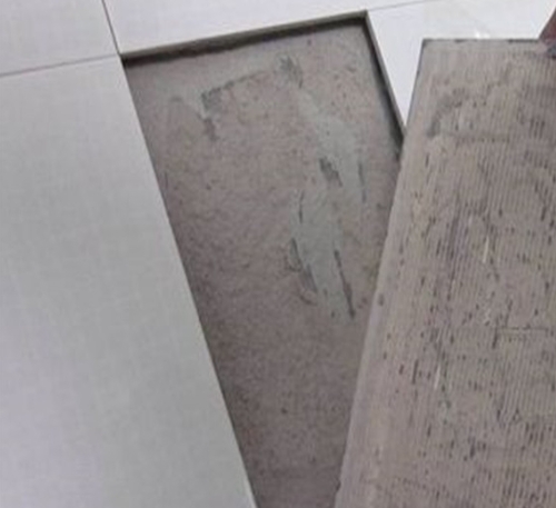 沭阳瓷砖空鼓维修公司分享瓷砖铺贴时如果打浆（即涂抹在瓷砖背面和基层上的砂浆或瓷砖胶）过少，会带来以下问题
